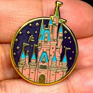 Disney theme park/magic kingdom pin brooch